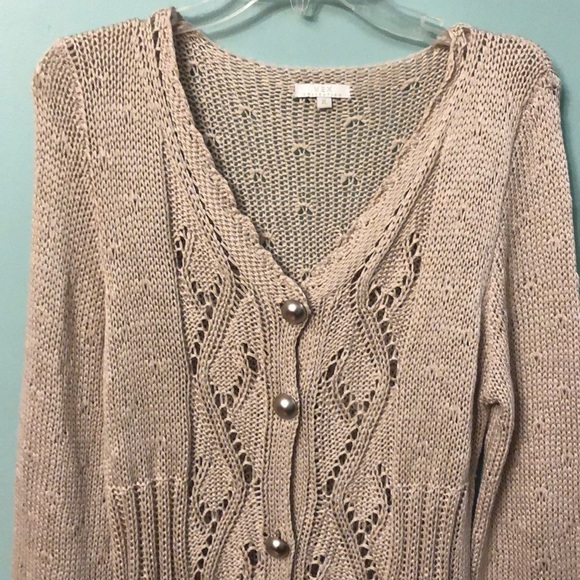 🌺Beautiful Cream Sweater🌺 - Picture 2 of 8